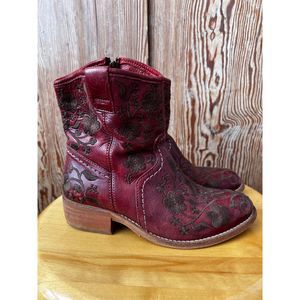Stunning Taos "Privilege" embroidered boots